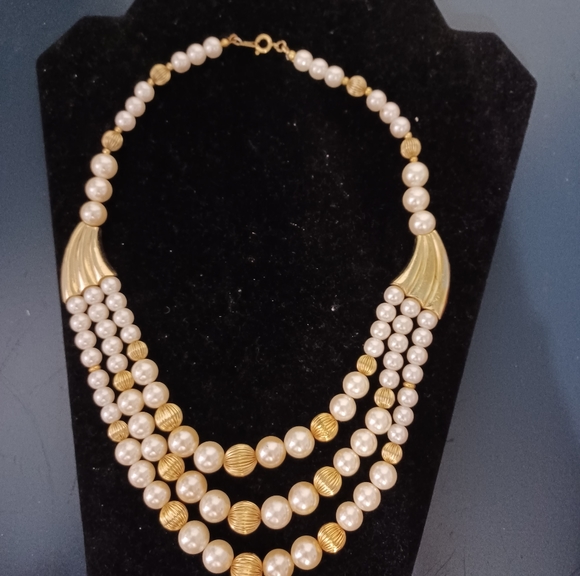 Korea Necklace - Picture 7 of 8